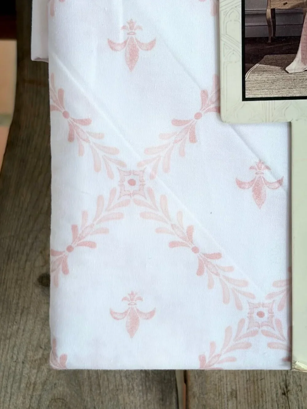 Historic Royal Palaces King Plaster Pink Fleur De Lis 100% Cotton Sheet Set
